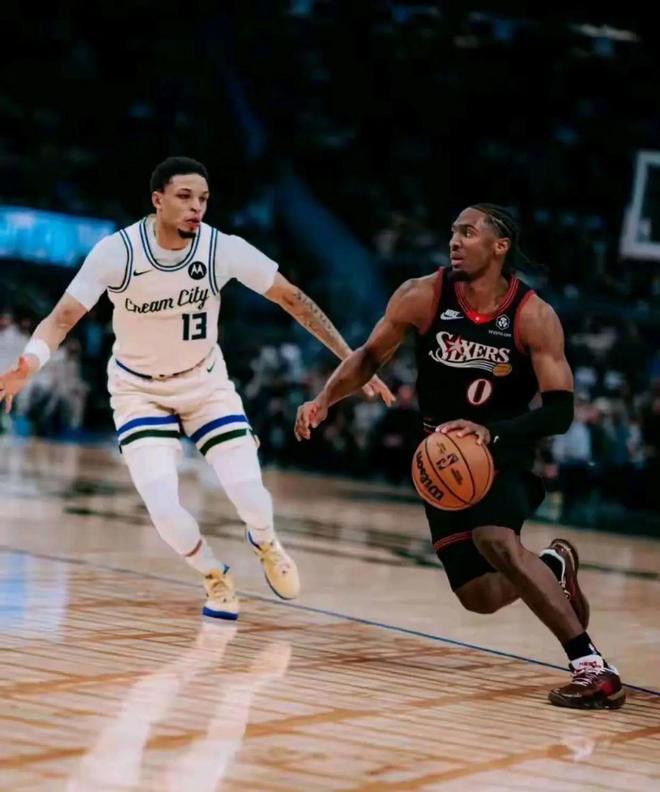 包含刚刚！马赛加时末段止住颓势冲刺阶段法兰克福备战德甲，费城76人门线救险备战NBA常规赛的词条