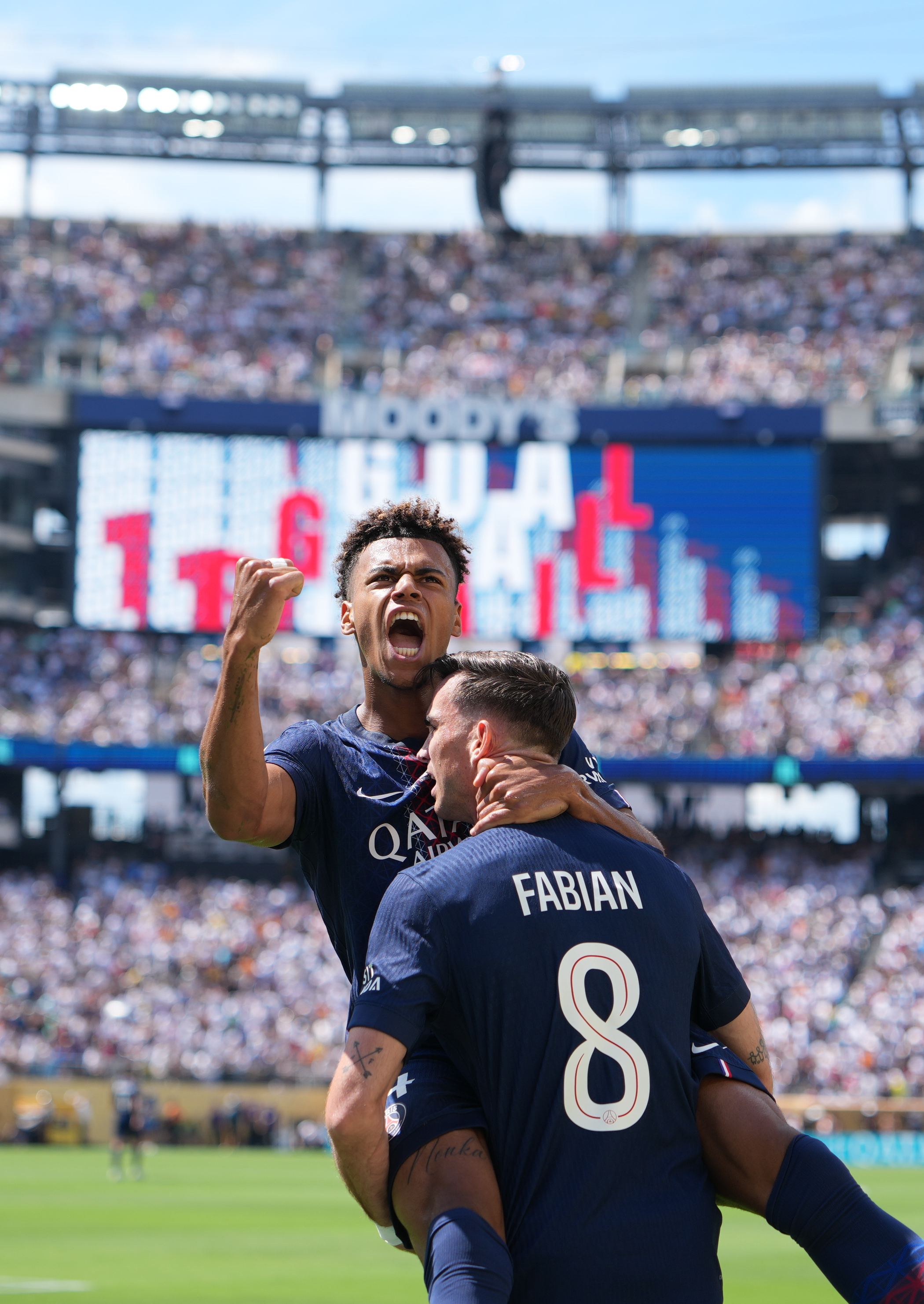 包含重磅！巴黎圣日耳曼国际比赛日刷新队史纪录葡萄牙体育官宣签约备战足总杯，今夜休斯敦火箭调整名单以备NBA总决赛的词条