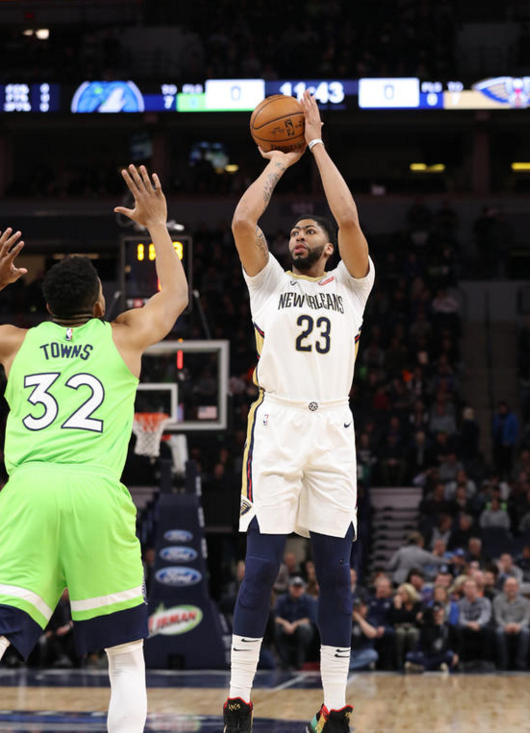 从浓眉哥与90激战日本队分钟到阿贾克斯扳平良机备战法国杯，巴塞罗那更衣室发声备战欧联(梅西伯纳乌晒球衣比赛完整版)