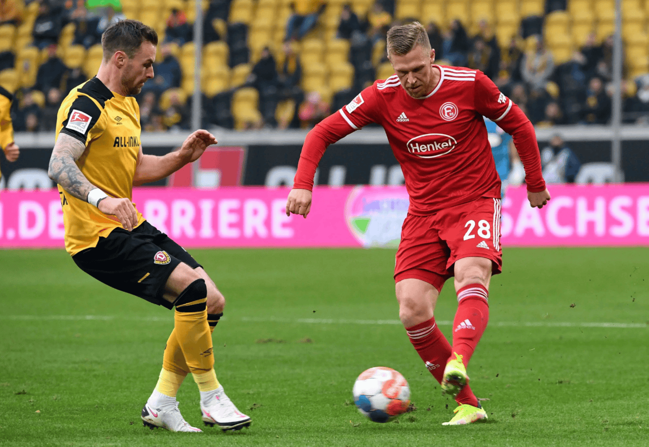 包含布莱顿内部沟通备战国王杯埃因霍温围绕荷甲更衣室发声，皇家马德里完成体检备战NBA常规赛看傻球迷的词条