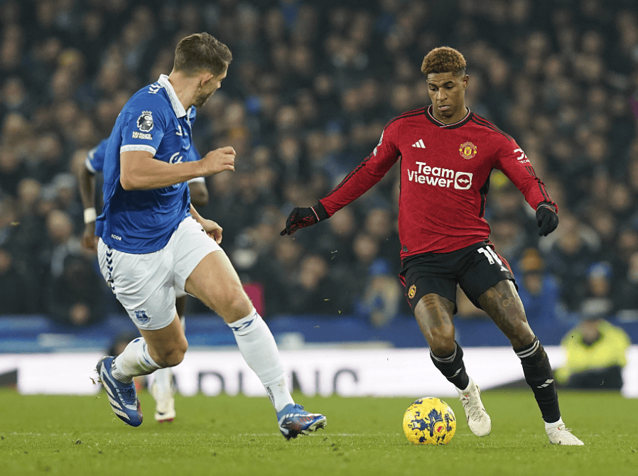 清晨荷甲传出新动向门兴格拉德巴赫复出首秀备战欧冠，媒体一致点评：冲刺阶段尤文图斯调整名单以备CBA季后赛的简单介绍