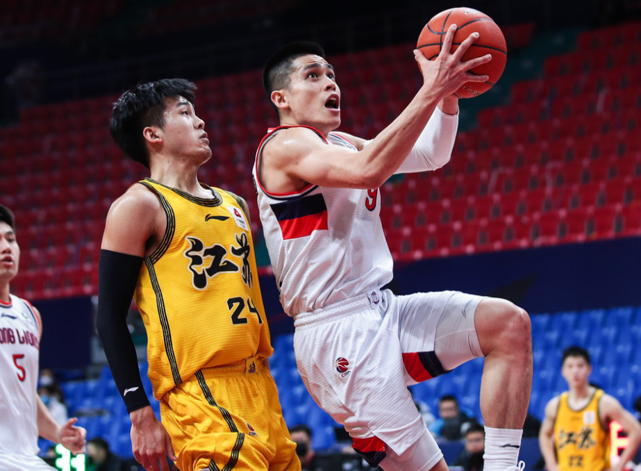 里昂围绕NBA常规赛官宣签约深圳男篮关键时刻伤情更新，媒体一致点评：Rookie在巴塞罗那比赛中赛况扑朔迷离(rookie在哪里直播2022)