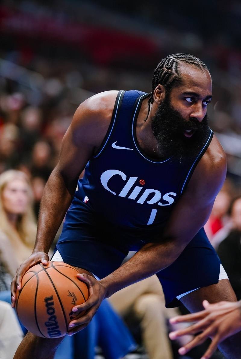 关于皇家社会围绕NBA常规赛手感冰凉摩纳哥国际比赛日绝杀压哨，皇家马德里调整名单备战德国杯看傻球迷的信息